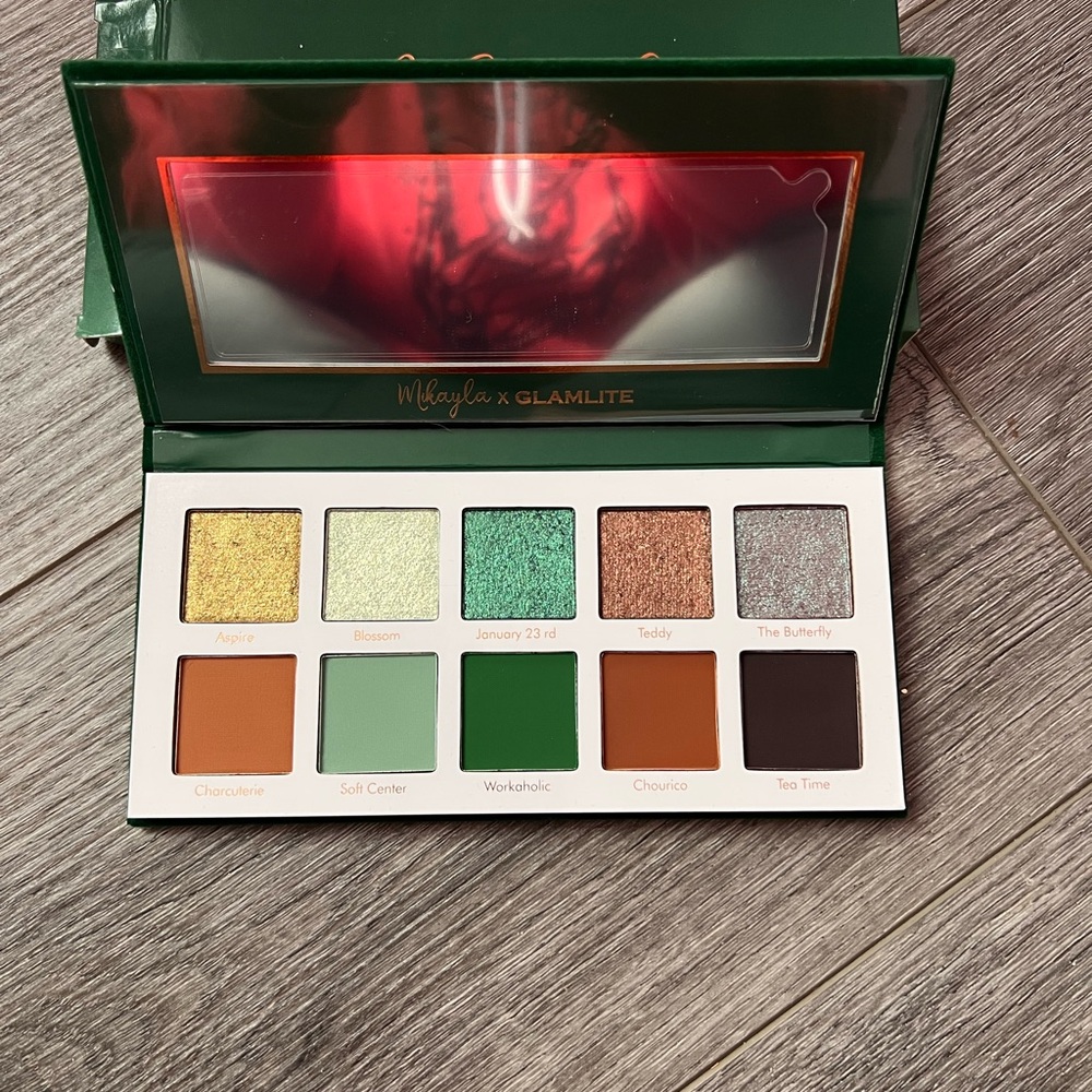 Glamlite X Mikayla